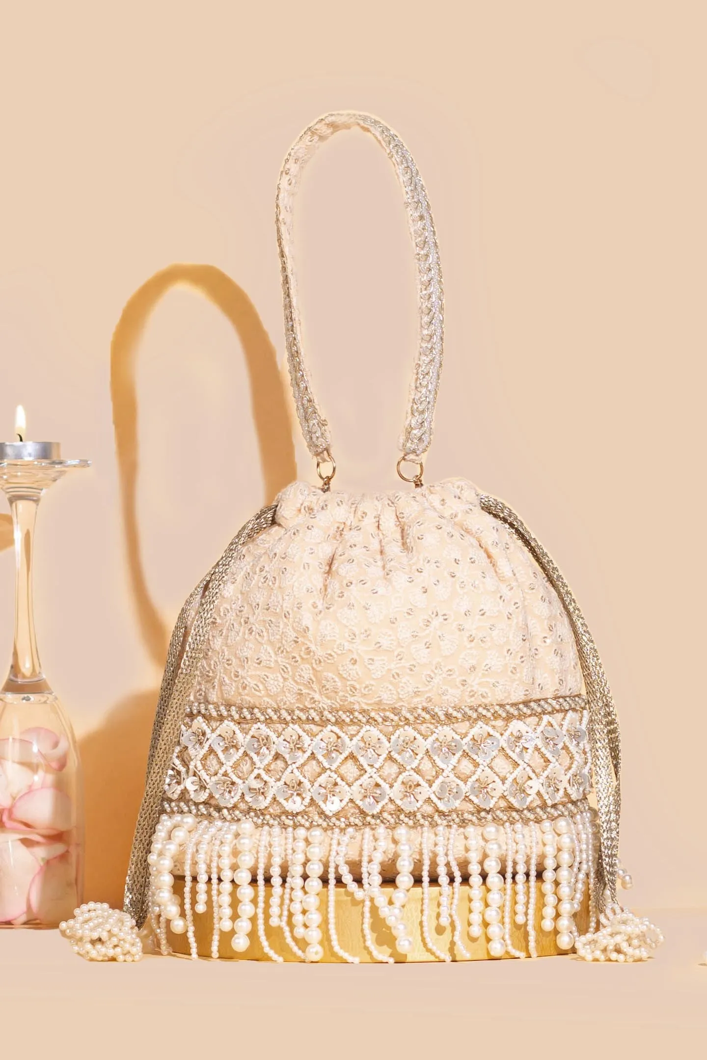 Amara embroidered bucket bag - Nude